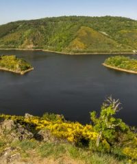 Le lac de retenue de Grandval