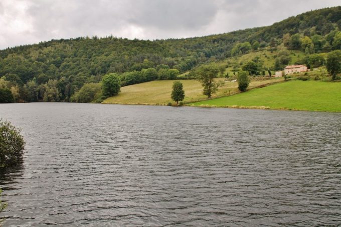 Lac de barrage de Saint Préjet