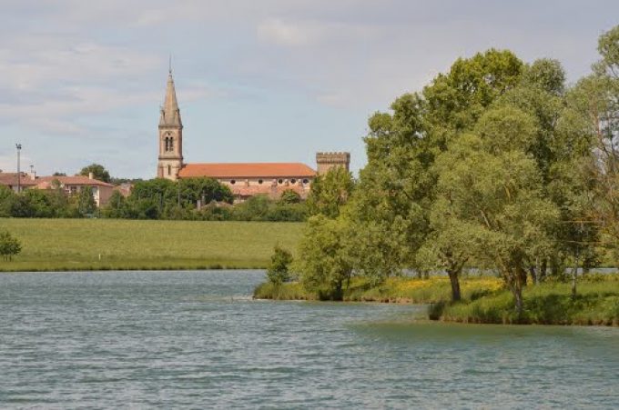 Vue Eglise au dessus du lac